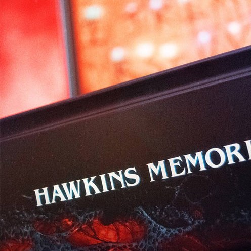 Stranger Things — Hawkins Memories — Side lettering: the metal collector’s box of Stranger Things – Hawkins Memories “Vecna’s Curse”, collectible design by Roberto Digiglio